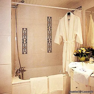De Brunville Et La Table Du Grand Luxembourg Hotel 3*