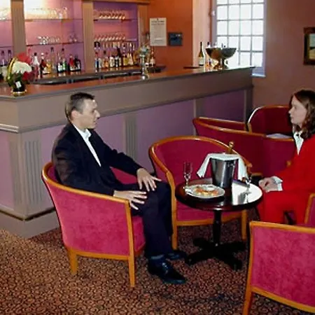 Hotel De Brunville Et La Table Du Grand Luxembourg 3*