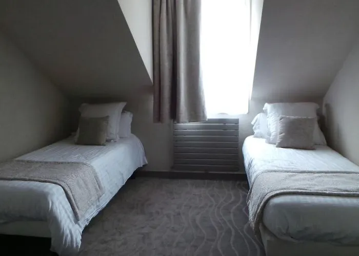 De Brunville & 3* بايو