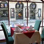 Hotel De Brunville Et La Table Du Grand Luxembourg