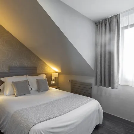 De Brunville Et Restaurant Le Café Louis Hotel