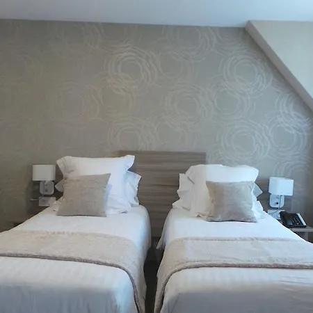 Hotel De Brunville Et Restaurant Le Café Louis Bayeux