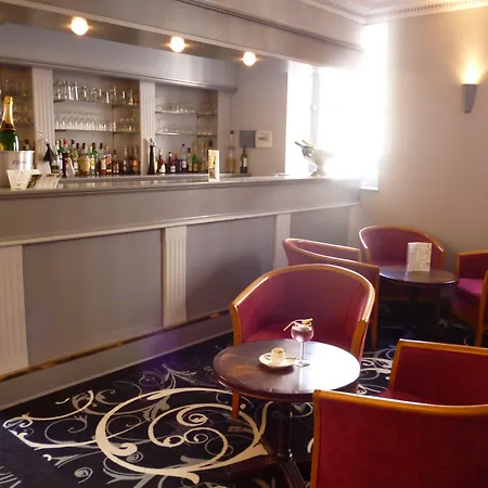 De Brunville & Hotel 3*