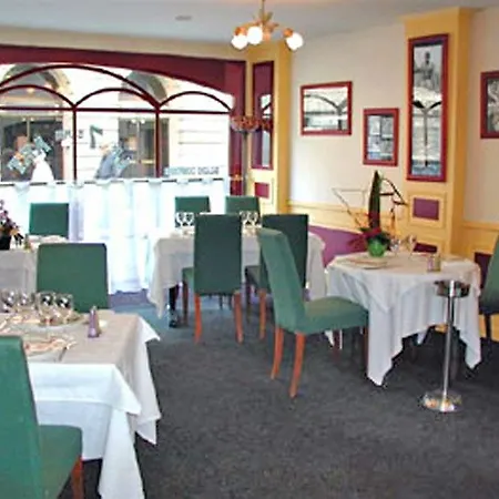 De Brunville Et Restaurant Le Café Louis