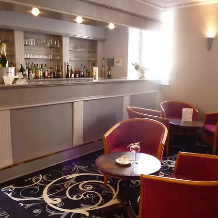 De Brunville Et Restaurant Le Café Louis 3*