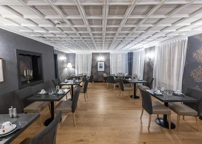 De Brunville Et La Table Du Grand Luxembourg