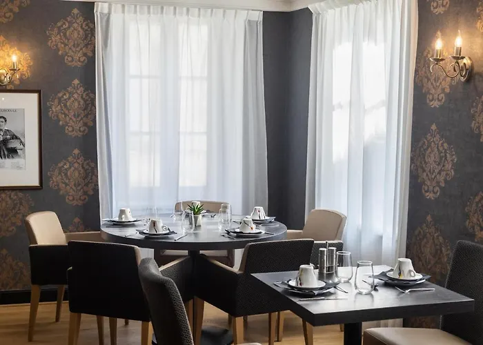 De Brunville Et La Table Du Grand Luxembourg Hotel 3*
