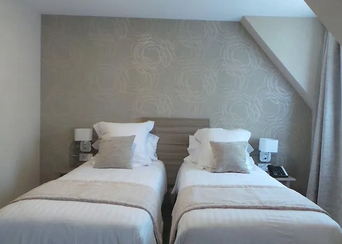 Hotel De Brunville Et La Table Du Grand Luxembourg Bayeux