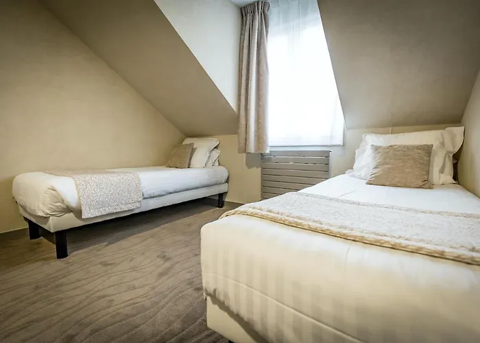 Hotel De Brunville Et La Table Du Grand Luxembourg Bayeux