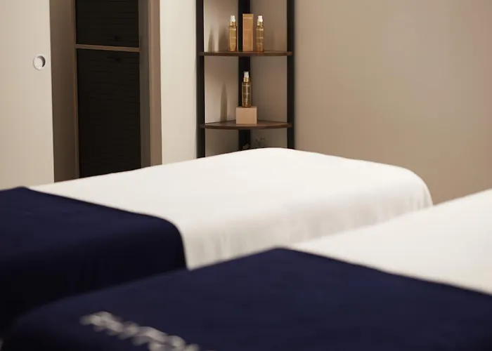 De Brunville Et La Table Du Grand Luxembourg Hotel Bayeux