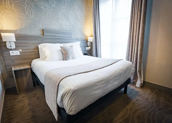 Hotel De Brunville Et La Table Du Grand Luxembourg Bayeux