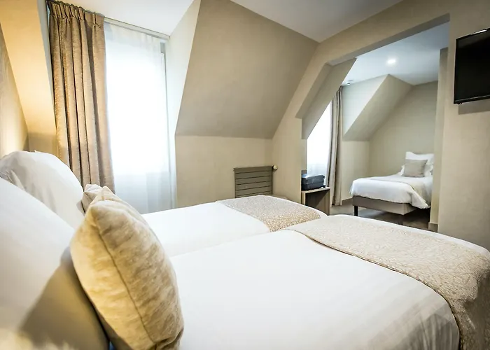 De Brunville Et La Table Du Grand Luxembourg Hotel