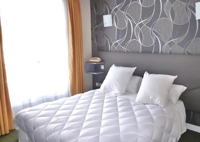 De Brunville Et La Table Du Grand Luxembourg 3*