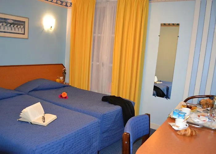 Hotel De Brunville Et La Table Du Grand Luxembourg Bayeux